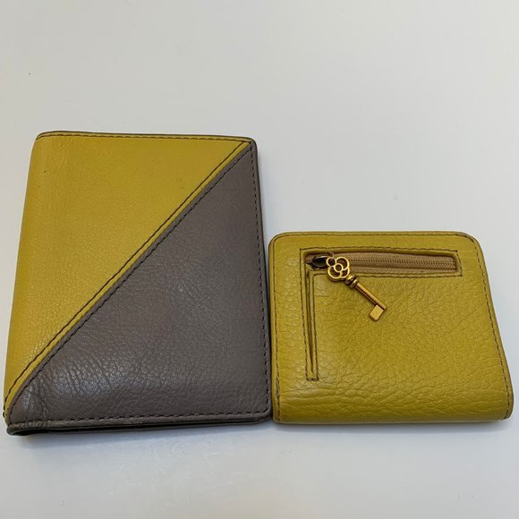 Fossil Leather Mini Wallet and Passport Cover - Picture 2 of 11